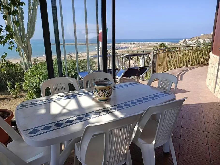 Villa Smeralda Porto Palo 0*,