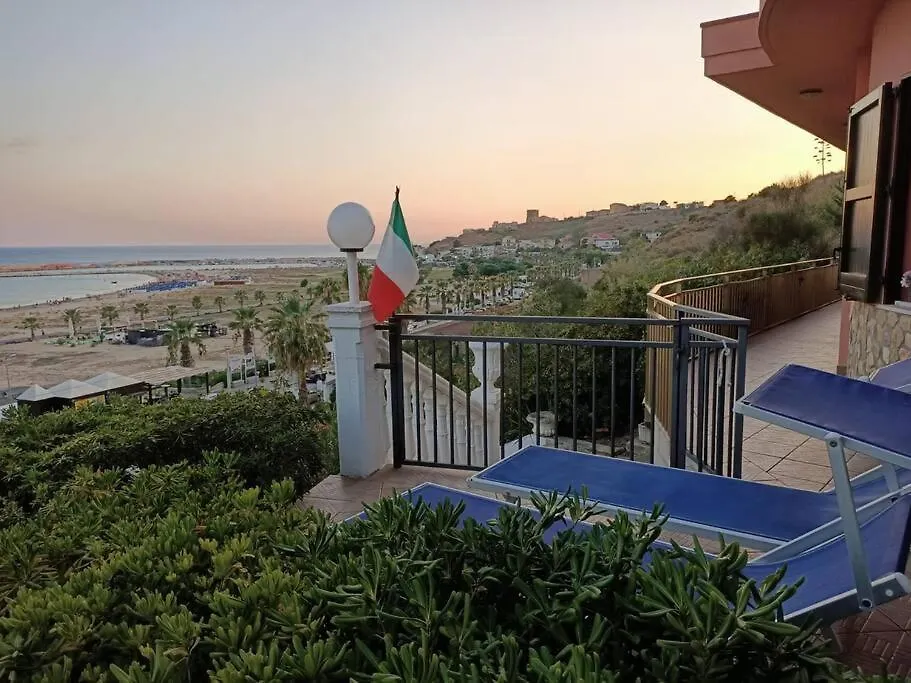 Villa Smeralda Porto Palo Nyaraló